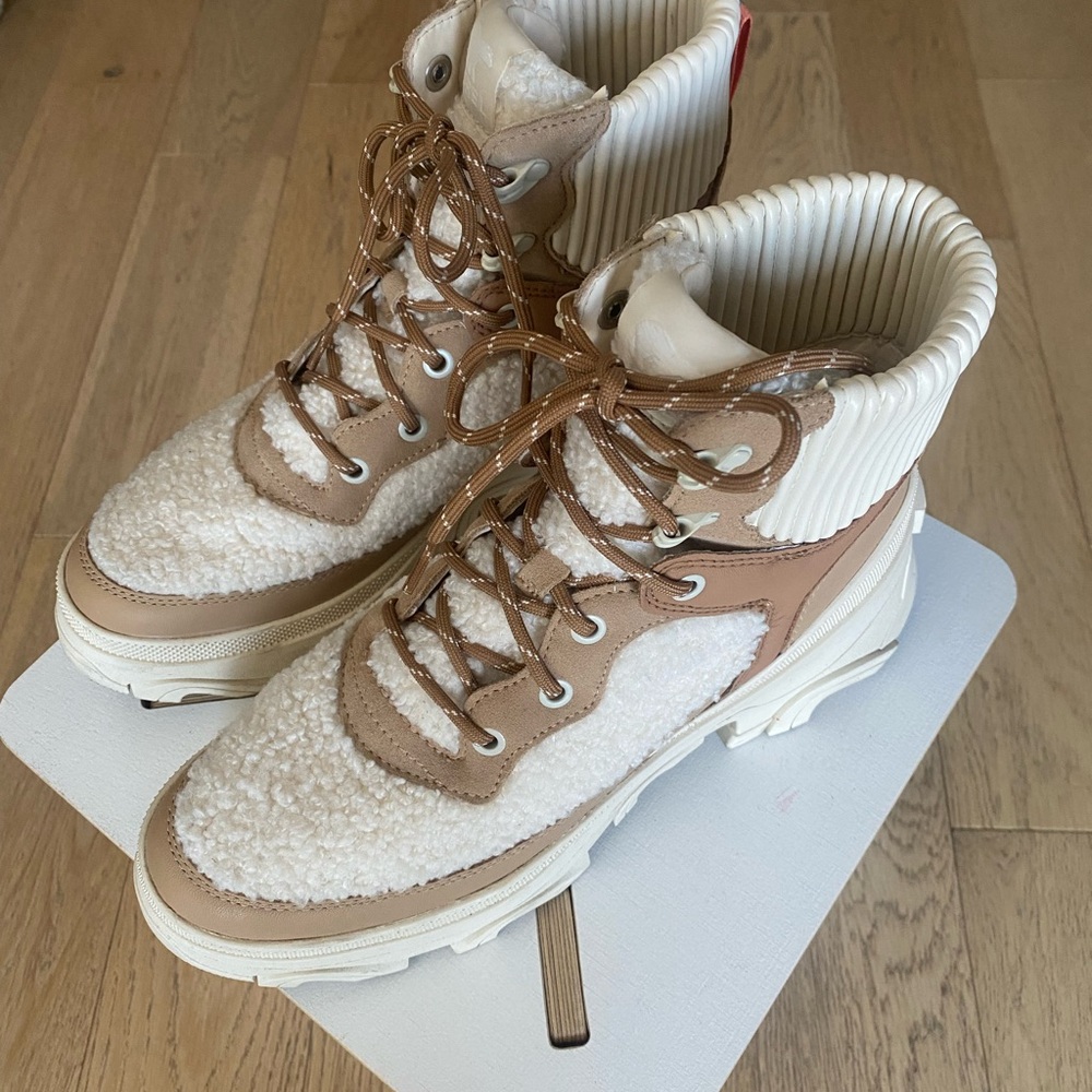 Sorel Cream and White Shearling Winter Boots